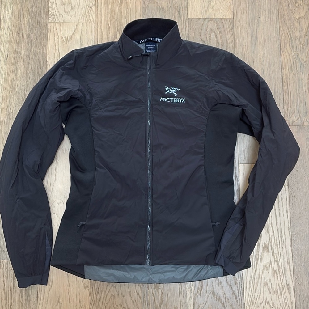 ARC’TERYX Women’s Atom SL Jacket (older version)